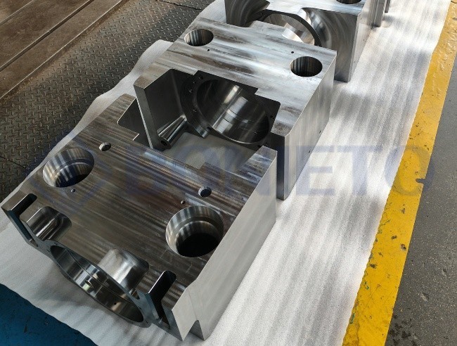 bottom work roll chock